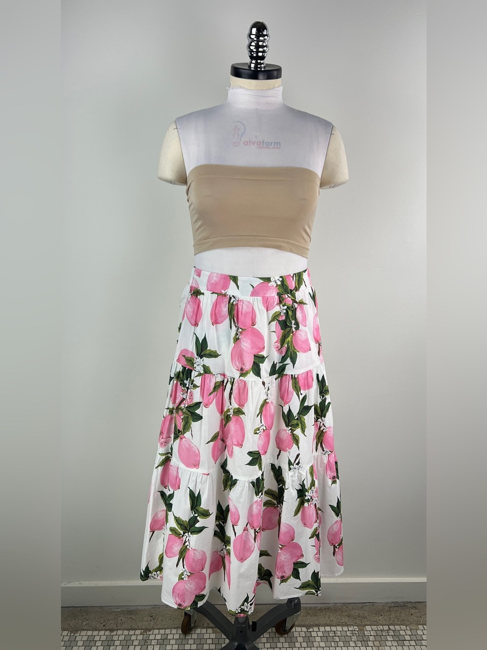💚 3562. White Midi Skirt with Pink Lemon Print